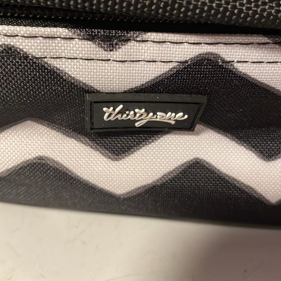 Tupperware Ultra Pro Square Baking dish and Thirty-One carrier - Picture 5 of 10